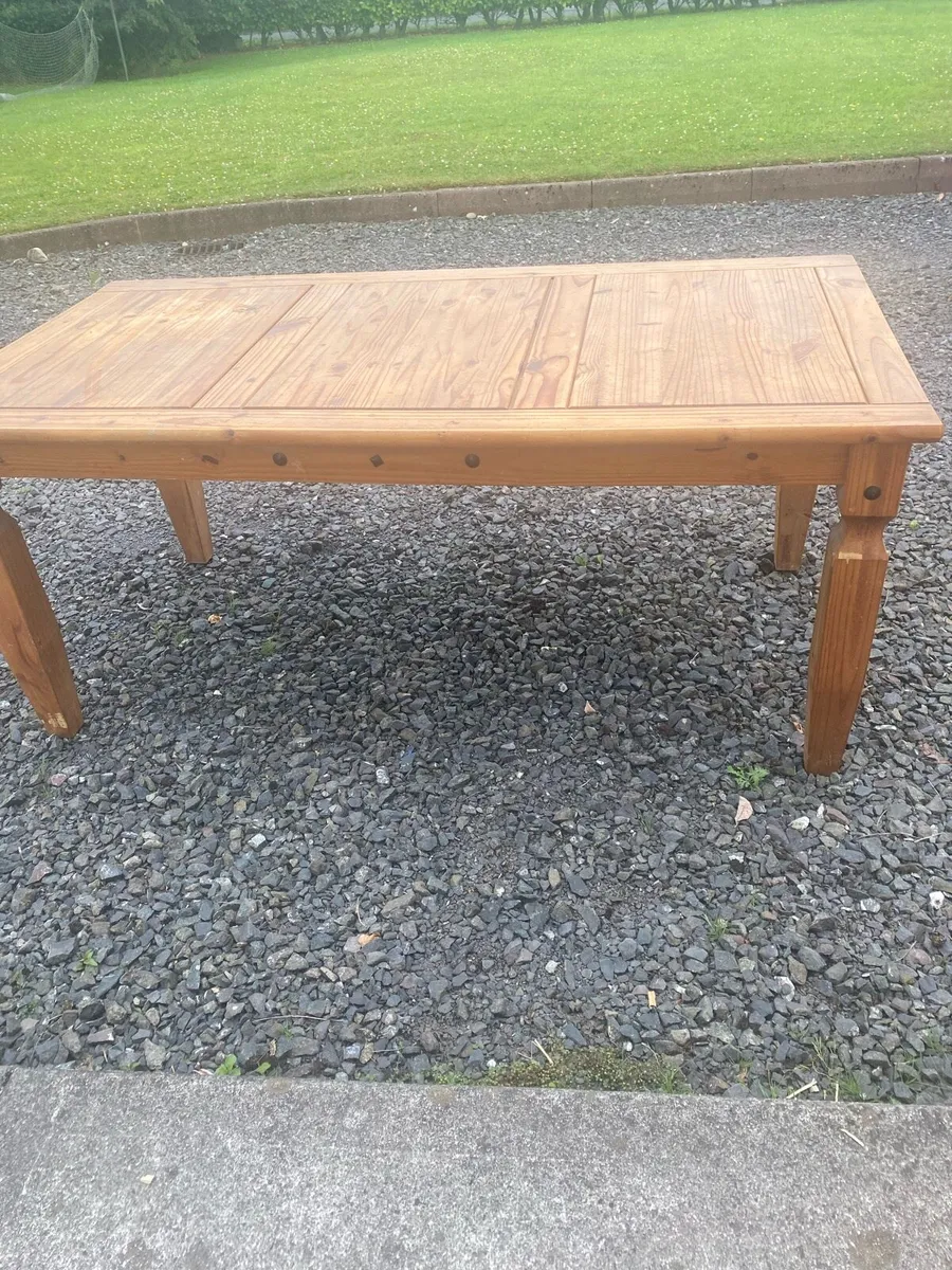 Kitchen table - Image 1
