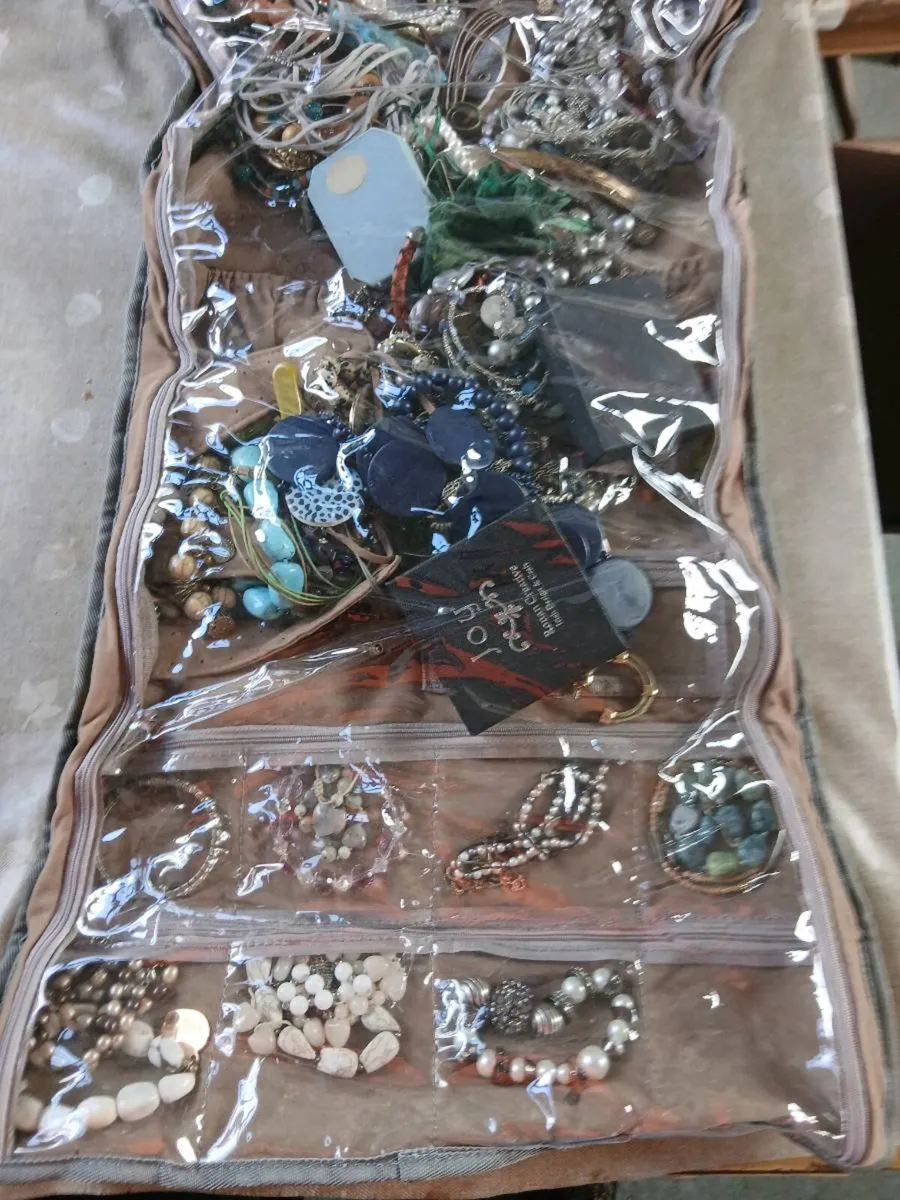Jewellery - Image 1