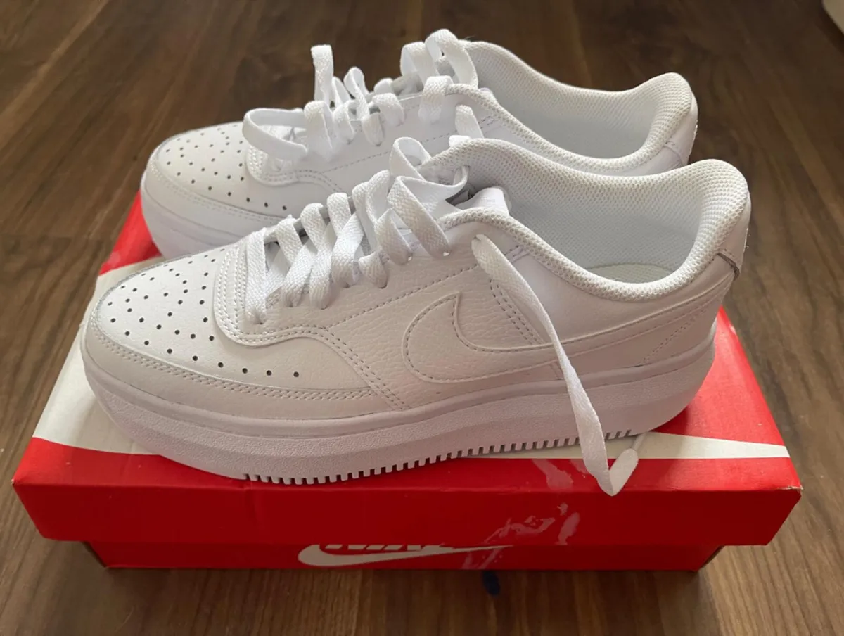 Brand new Ladies Nike White Runners - Image 4