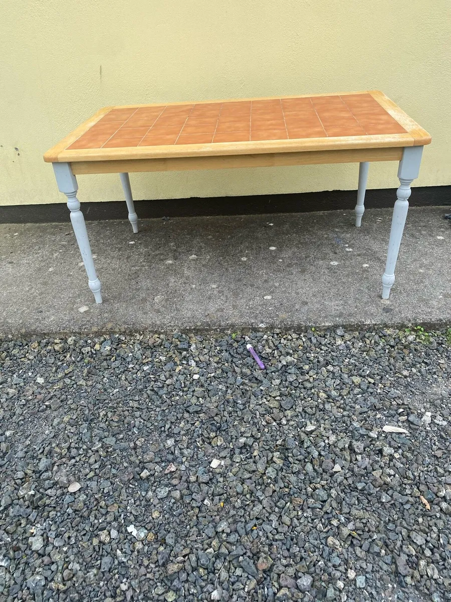 Kitchen table - Image 1
