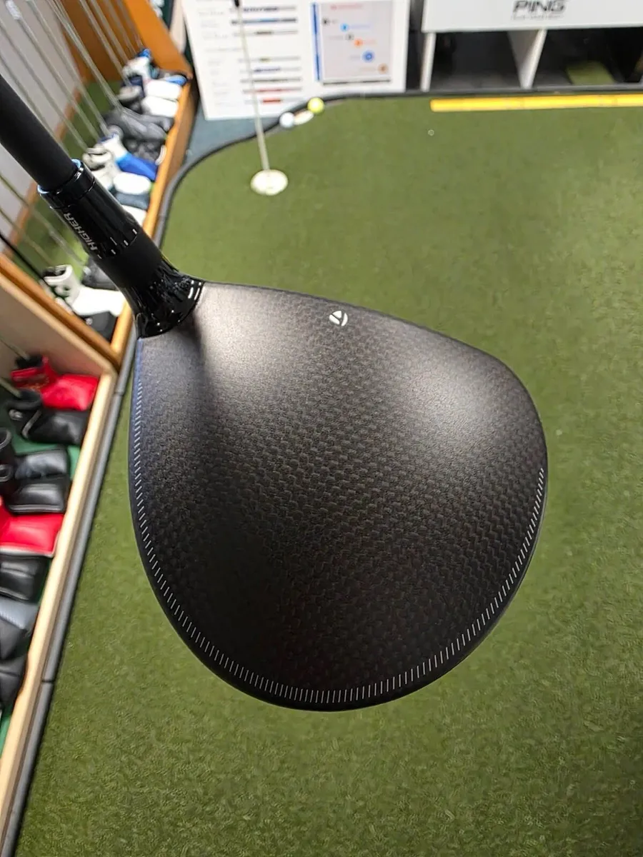 Like New Taylormade Qi4D Max 3 Wood - Image 3