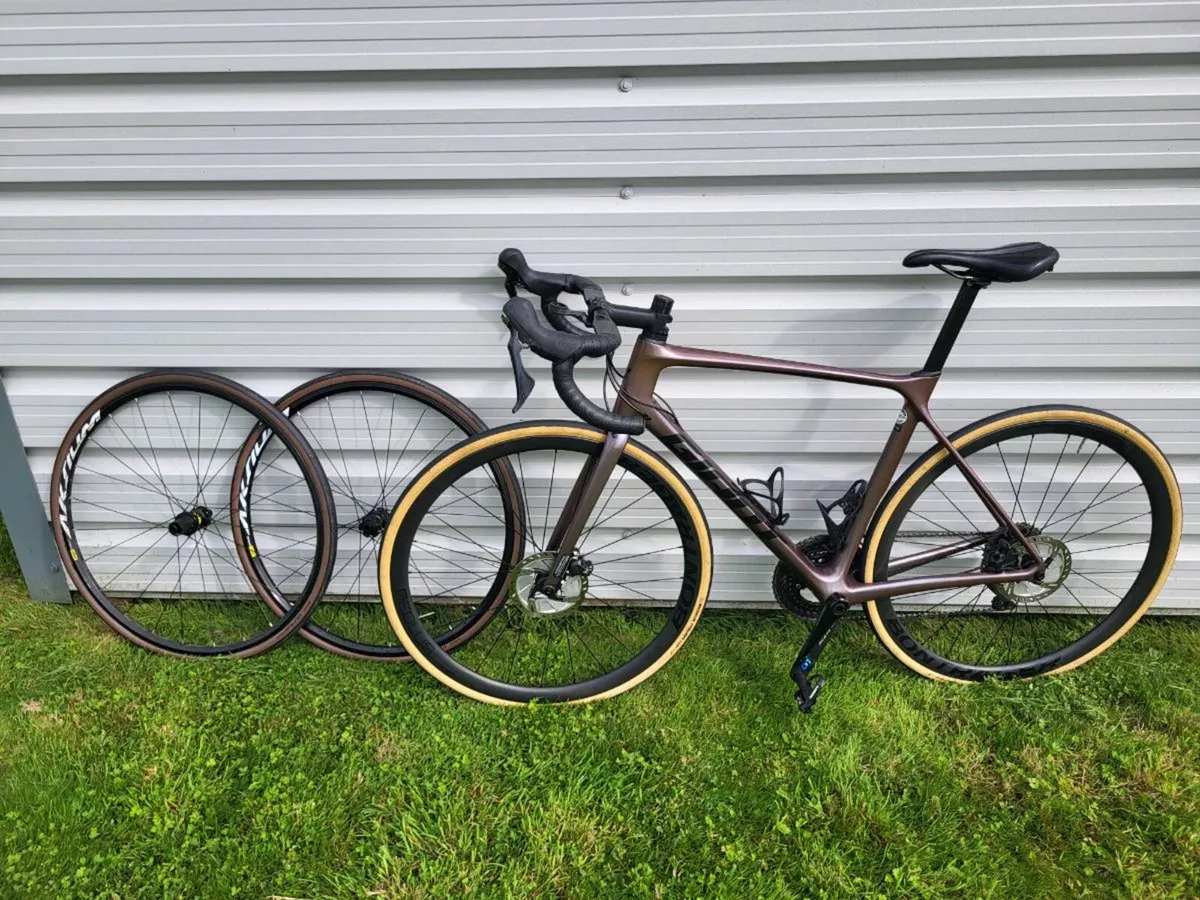 Giant TCR Advanced Pro Disc + Spare Wheelset - Image 1