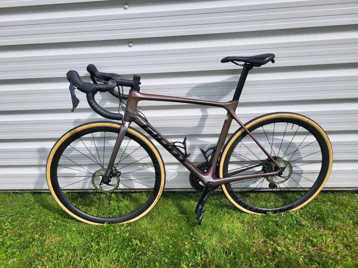 Giant TCR Advanced Pro Disc + Spare Wheelset - Image 2