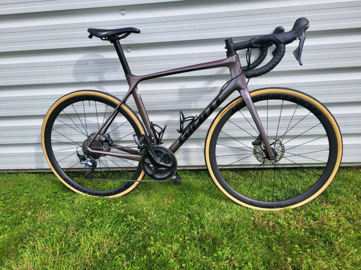 Giant TCR Advanced Pro Disc + Spare Wheelset - Image 3