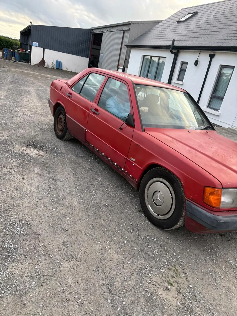 Mercedes 190D - Image 3