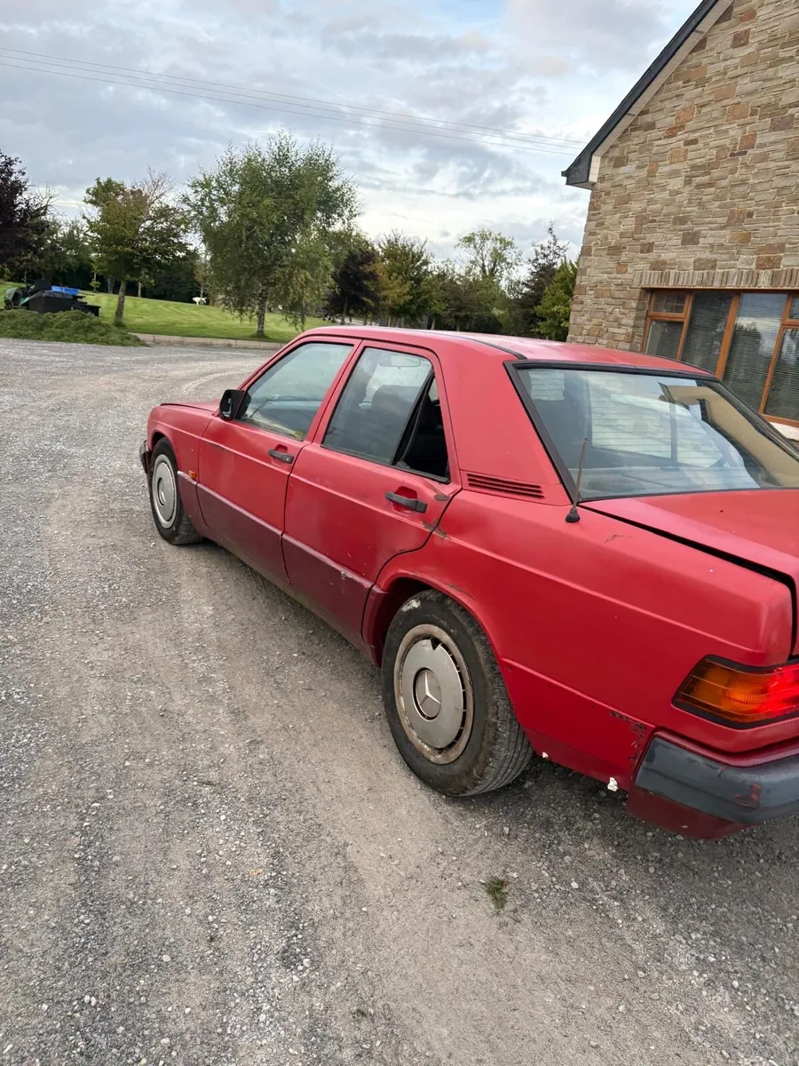 Mercedes 190D - Image 4