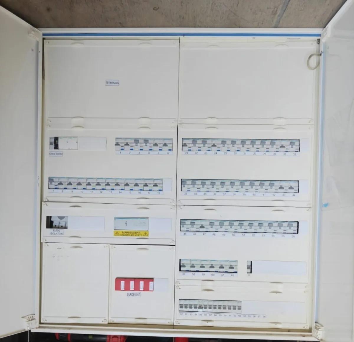 Elelectrical fuse board - Image 1