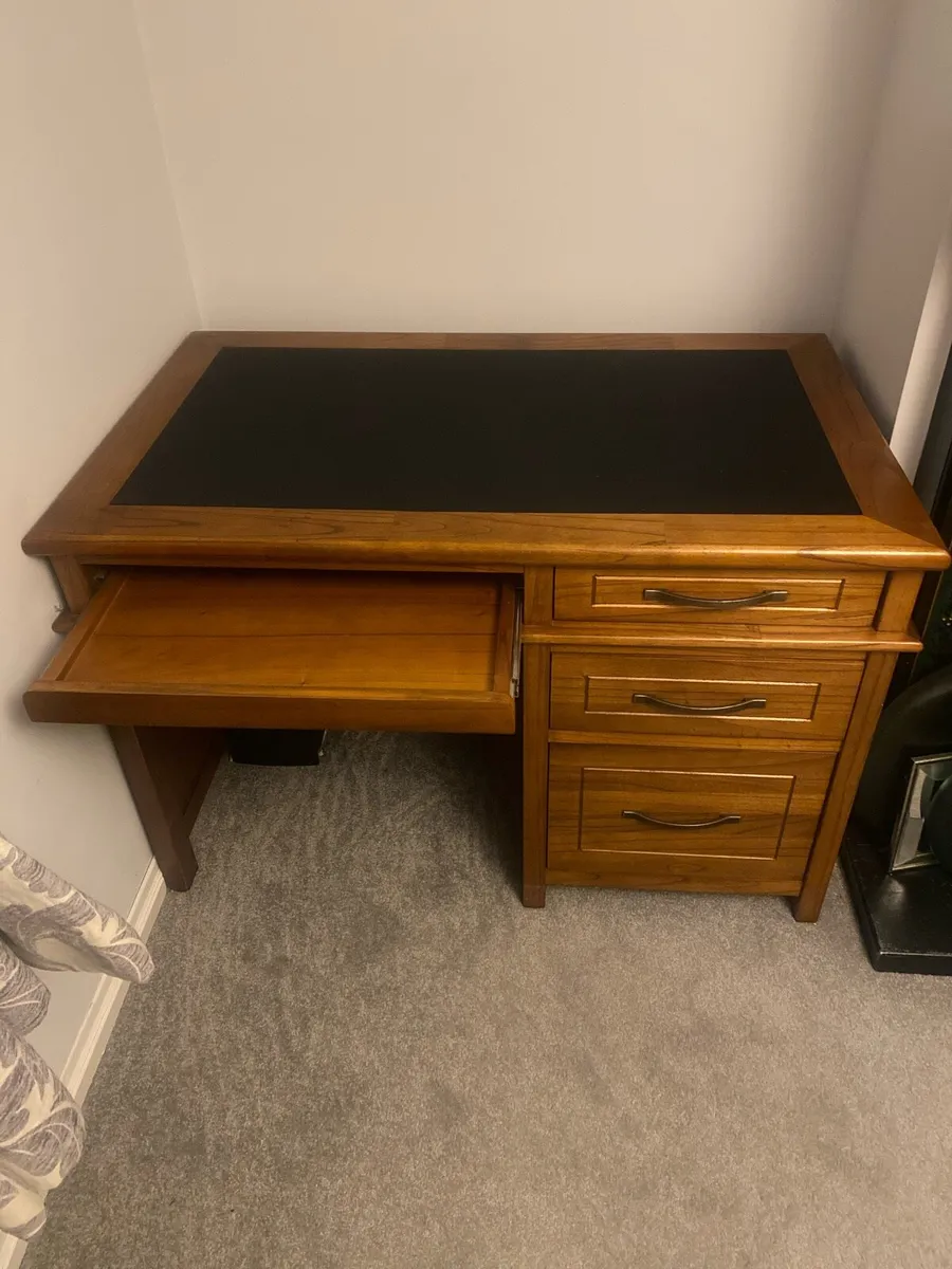 Office desk - Image 1