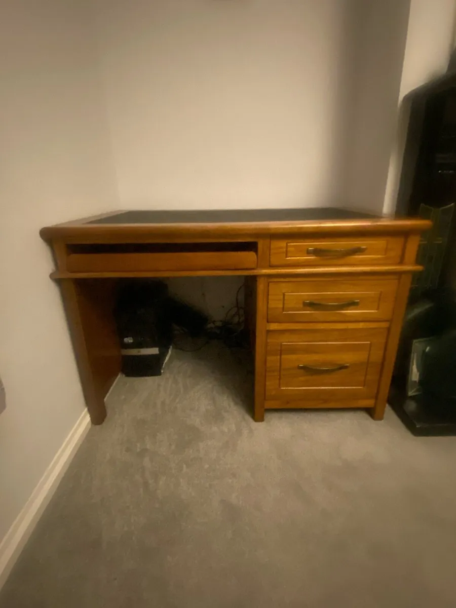 Office desk - Image 2