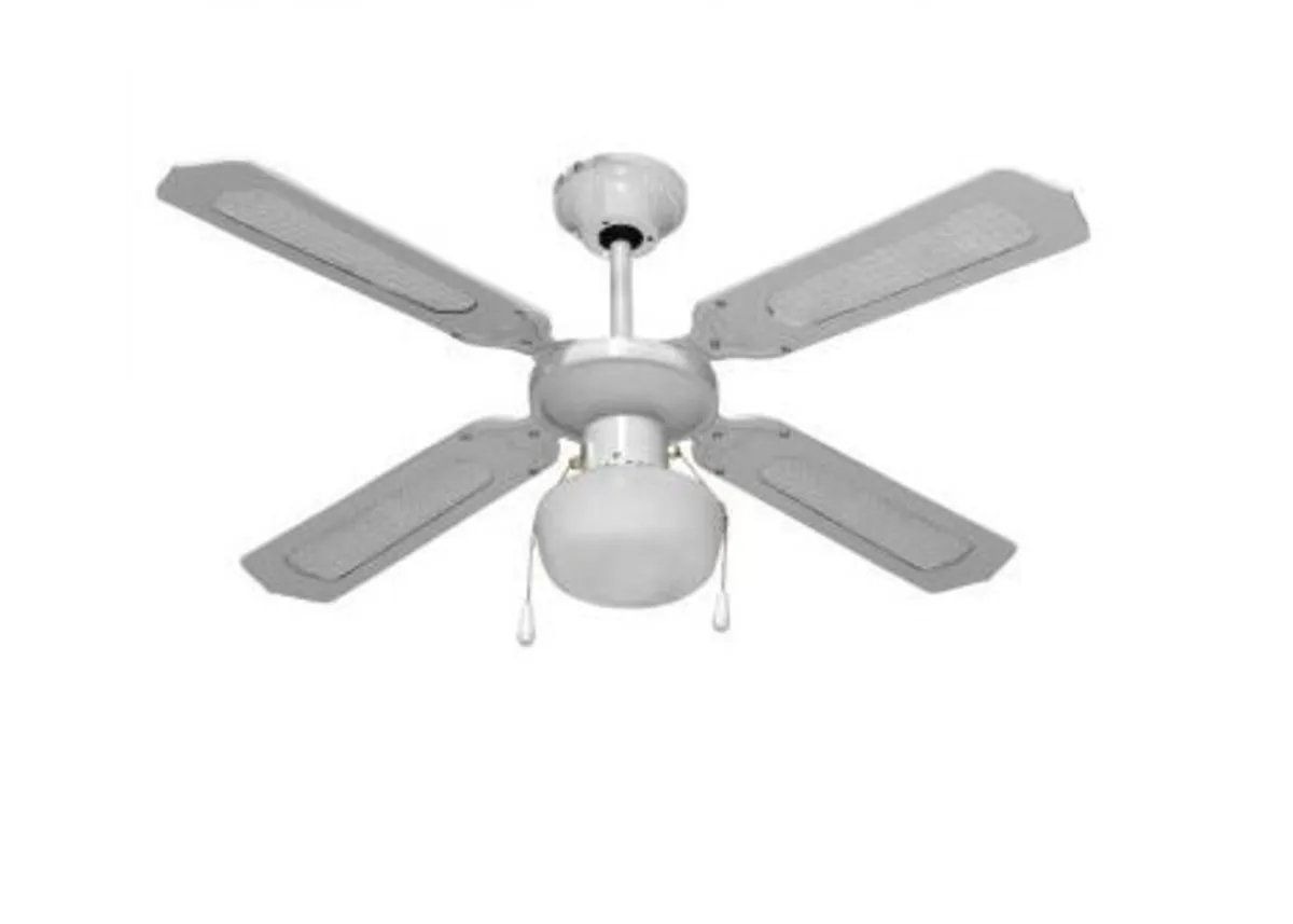 White Ceiling Fan with Light. - Image 2