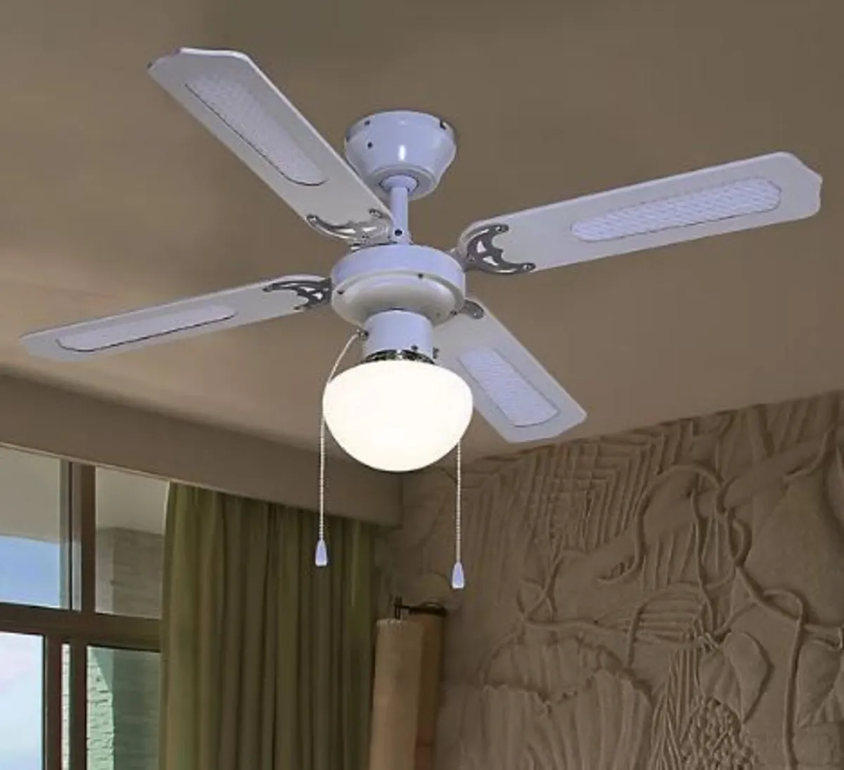 White Ceiling Fan with Light. - Image 3