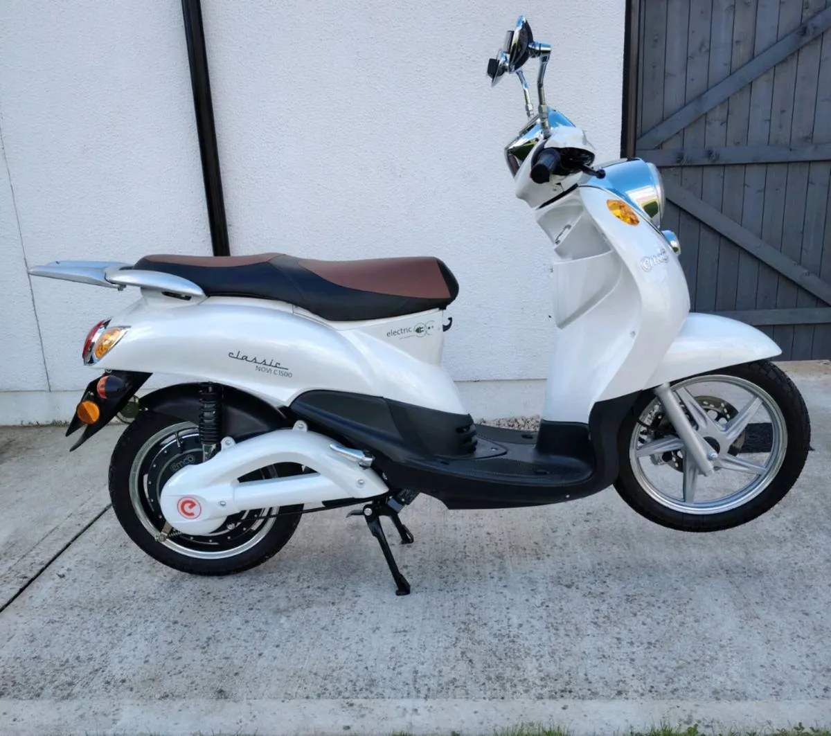 2026 Emco Novi Classic C1500 electric moped - Image 2