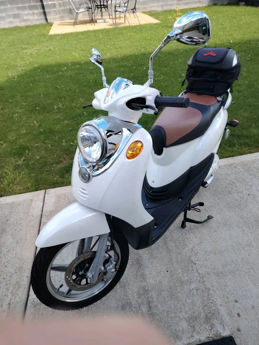 2026 Emco Novi Classic C1500 electric moped - Image 3