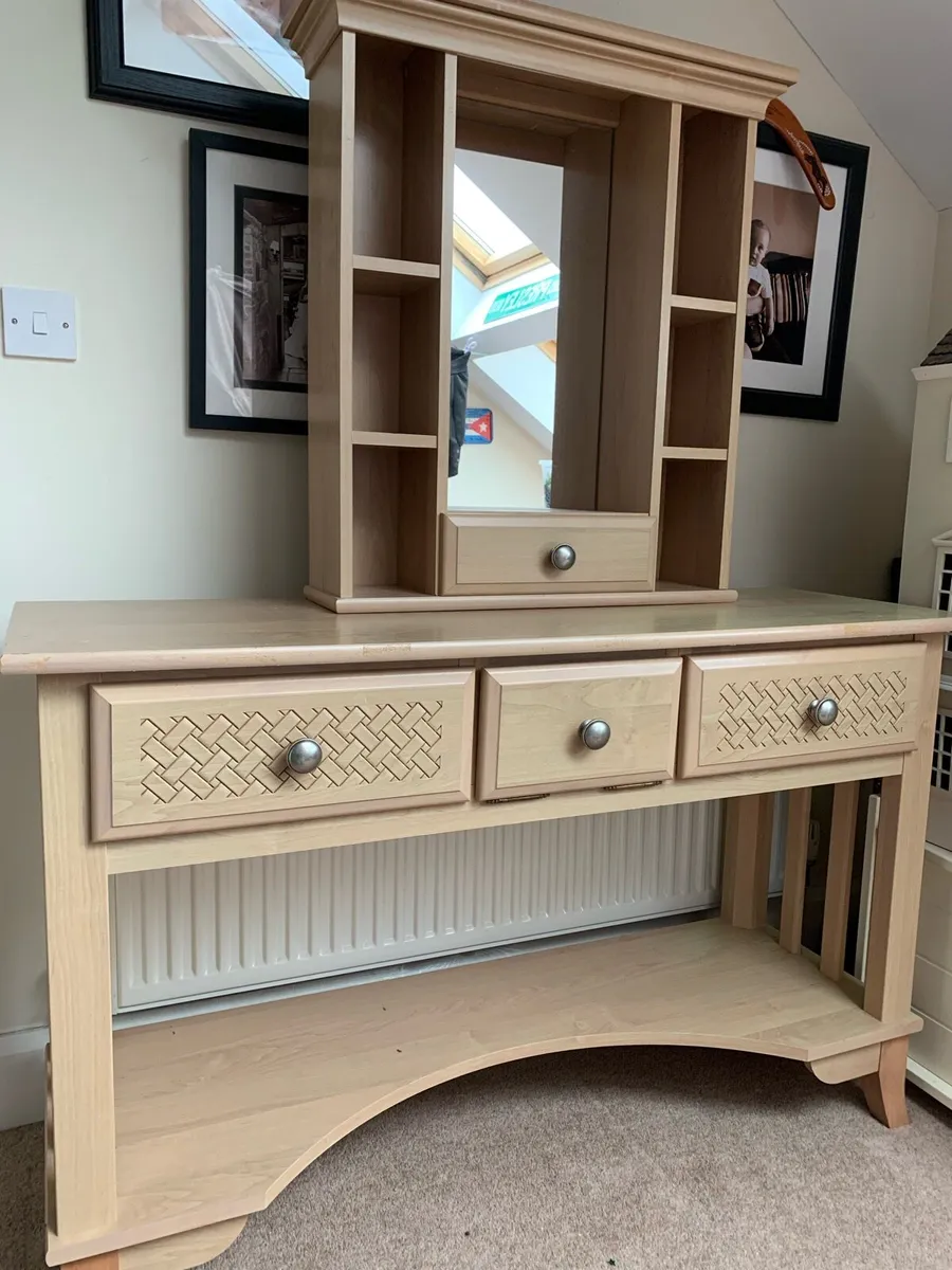 Dressing table - Image 1