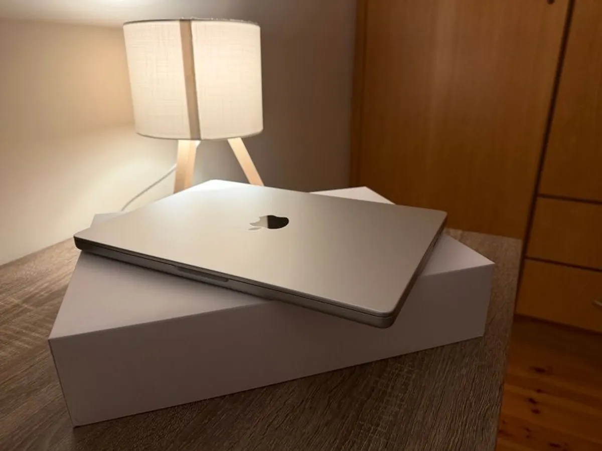 Apple MacBook Pro 14" M4 16GB 512GB Silver - Image 1