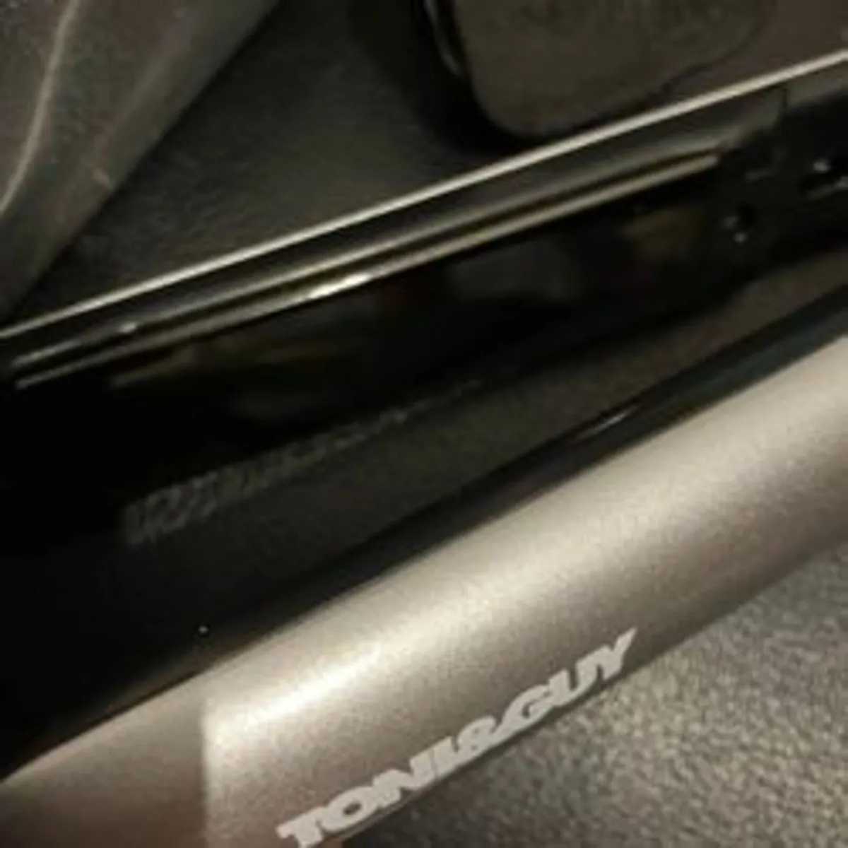 Toni&Guy Hair Straightener - Illusions 2 - Image 2