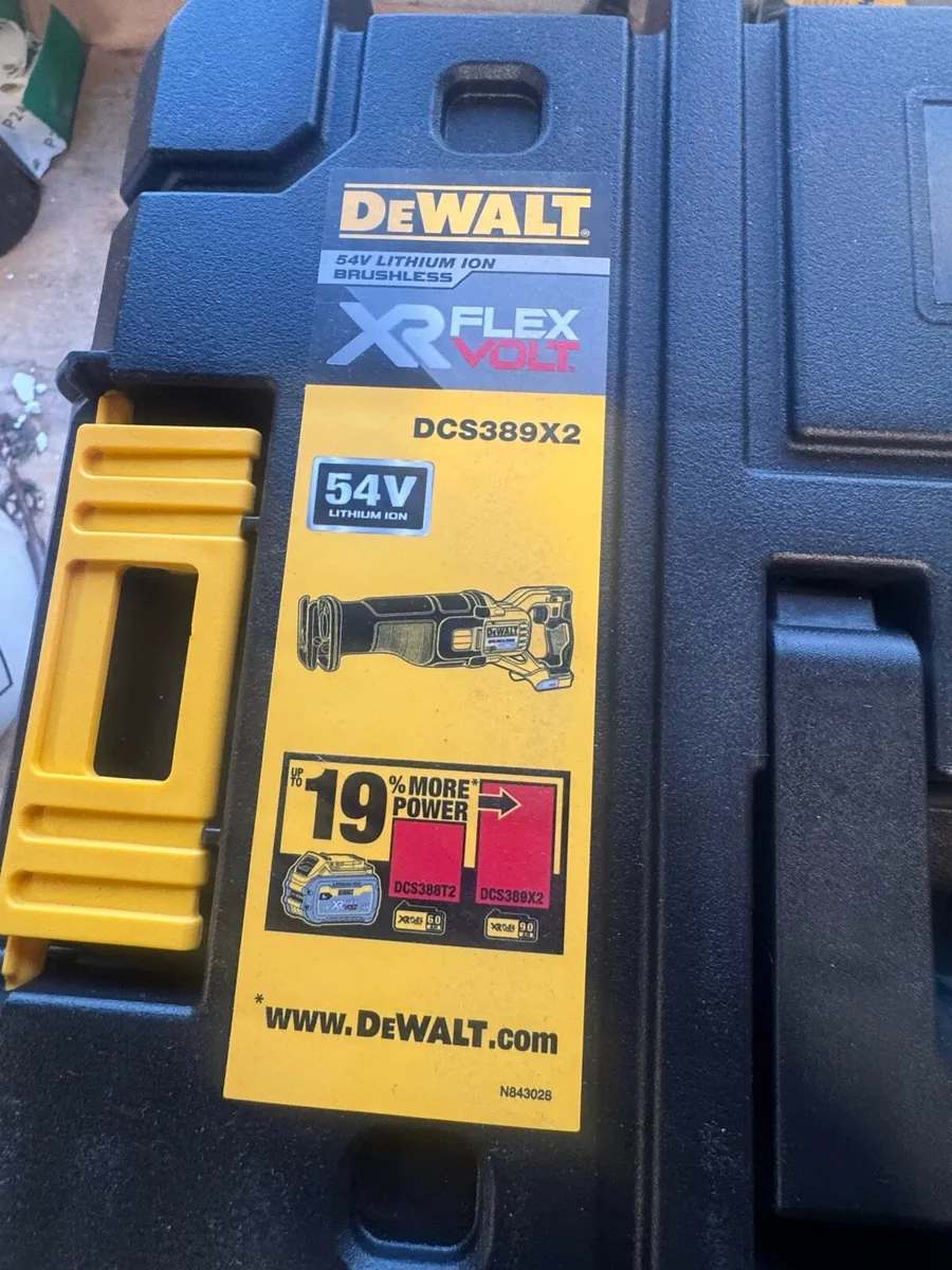 DEWALT saw - Image 1