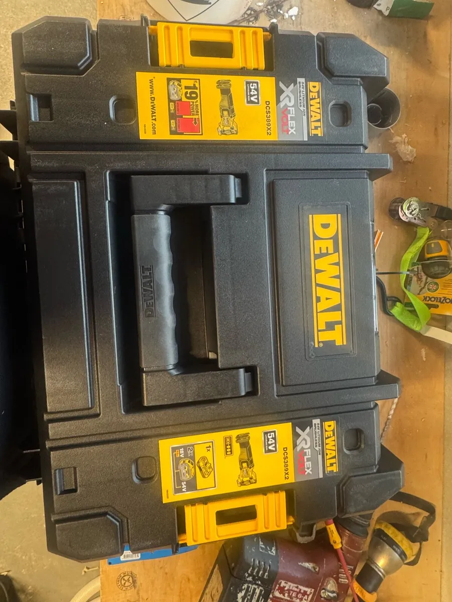 DEWALT saw - Image 3