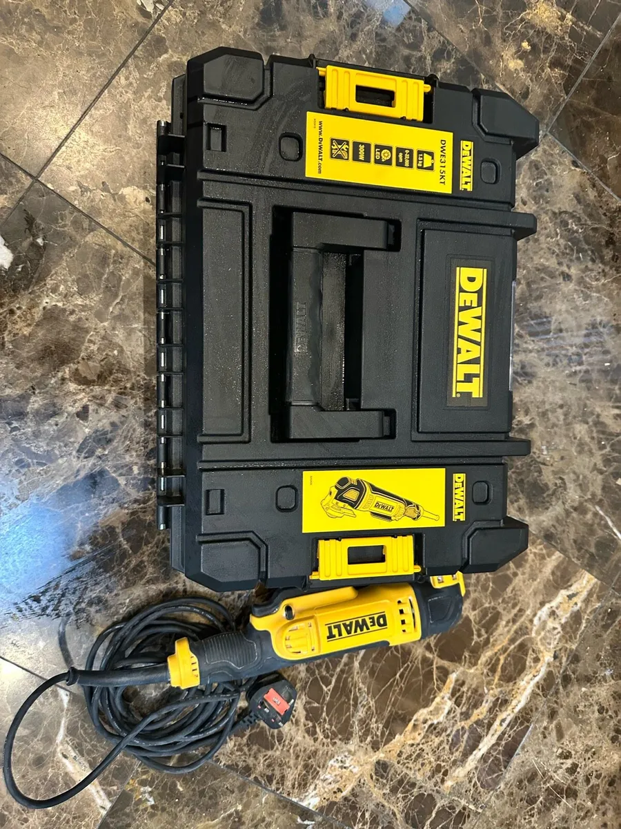 DeWalt DWE315KT 300W Multi tool kit, case like new - Image 1