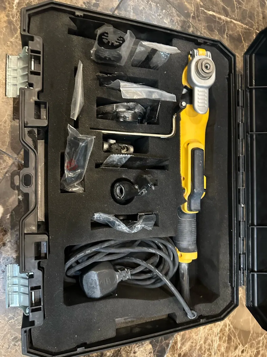 DeWalt DWE315KT 300W Multi tool kit, case like new - Image 2