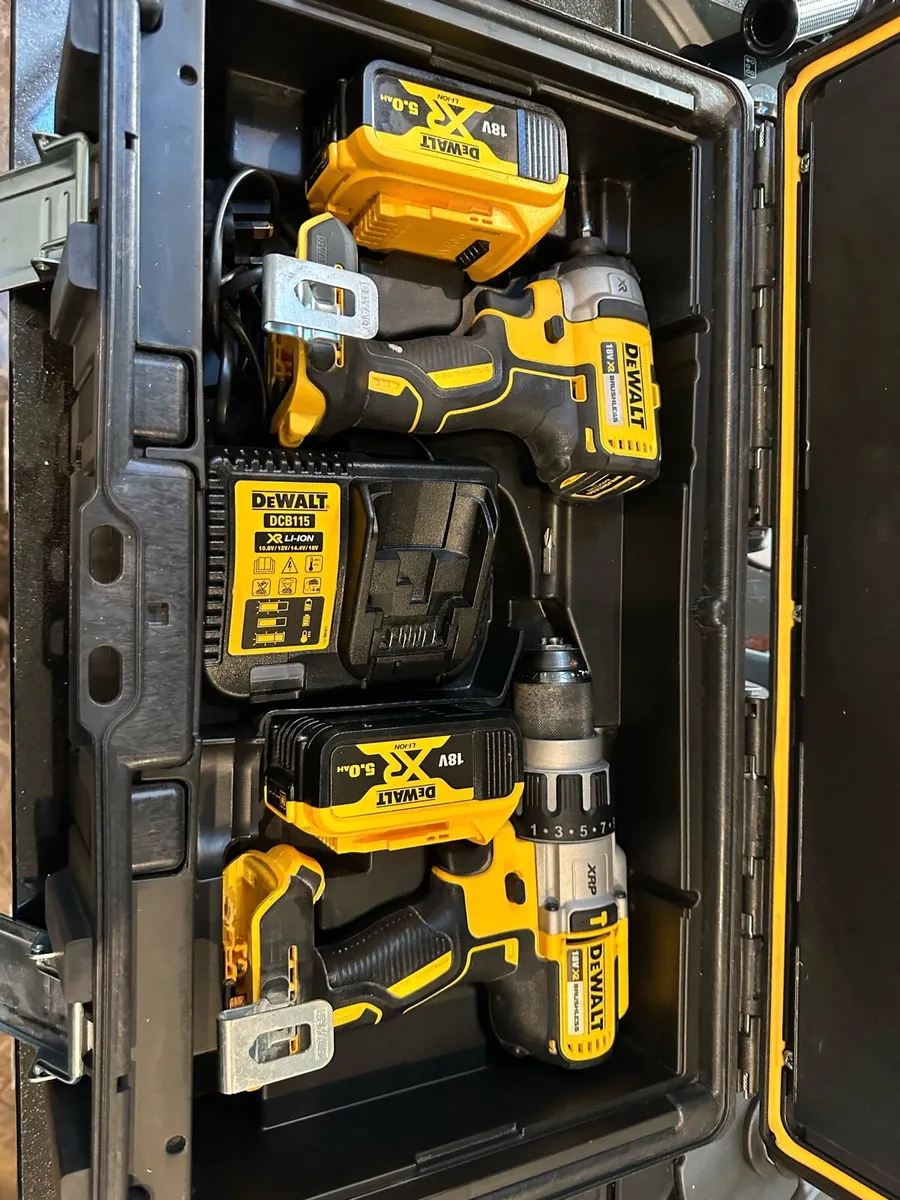 DeWalt DCK276P2 18V XR Brushless Twin Kit + extras - Image 4