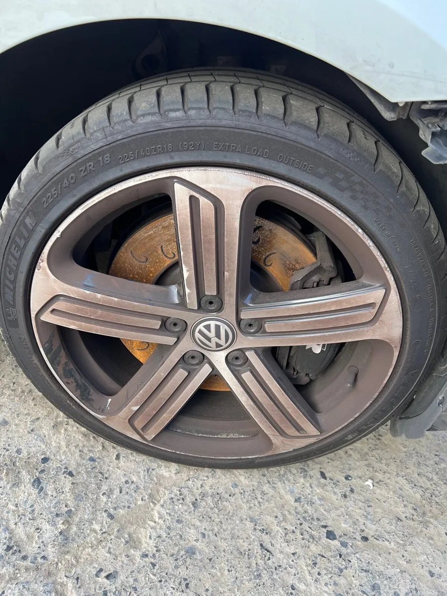 Breaking Vw golf 2015 r line 2.0tsi mk7 cjxb - Image 2
