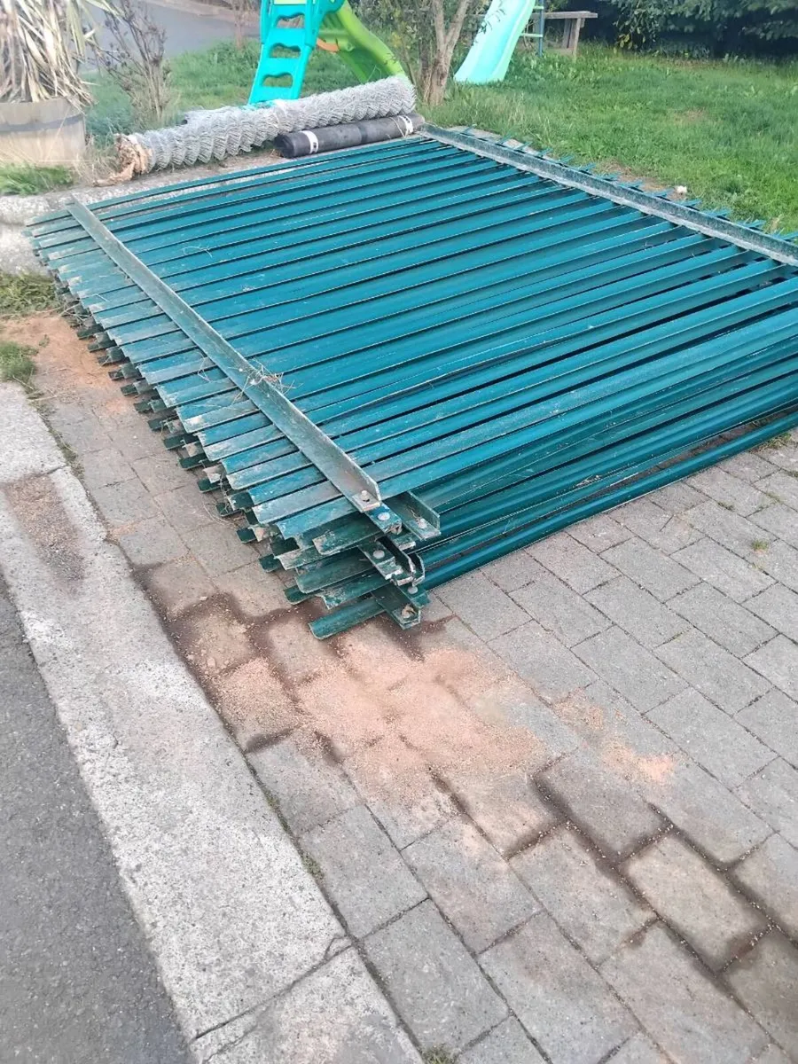 Palisade fencing - Image 1