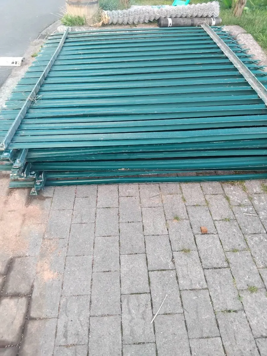 Palisade fencing - Image 2