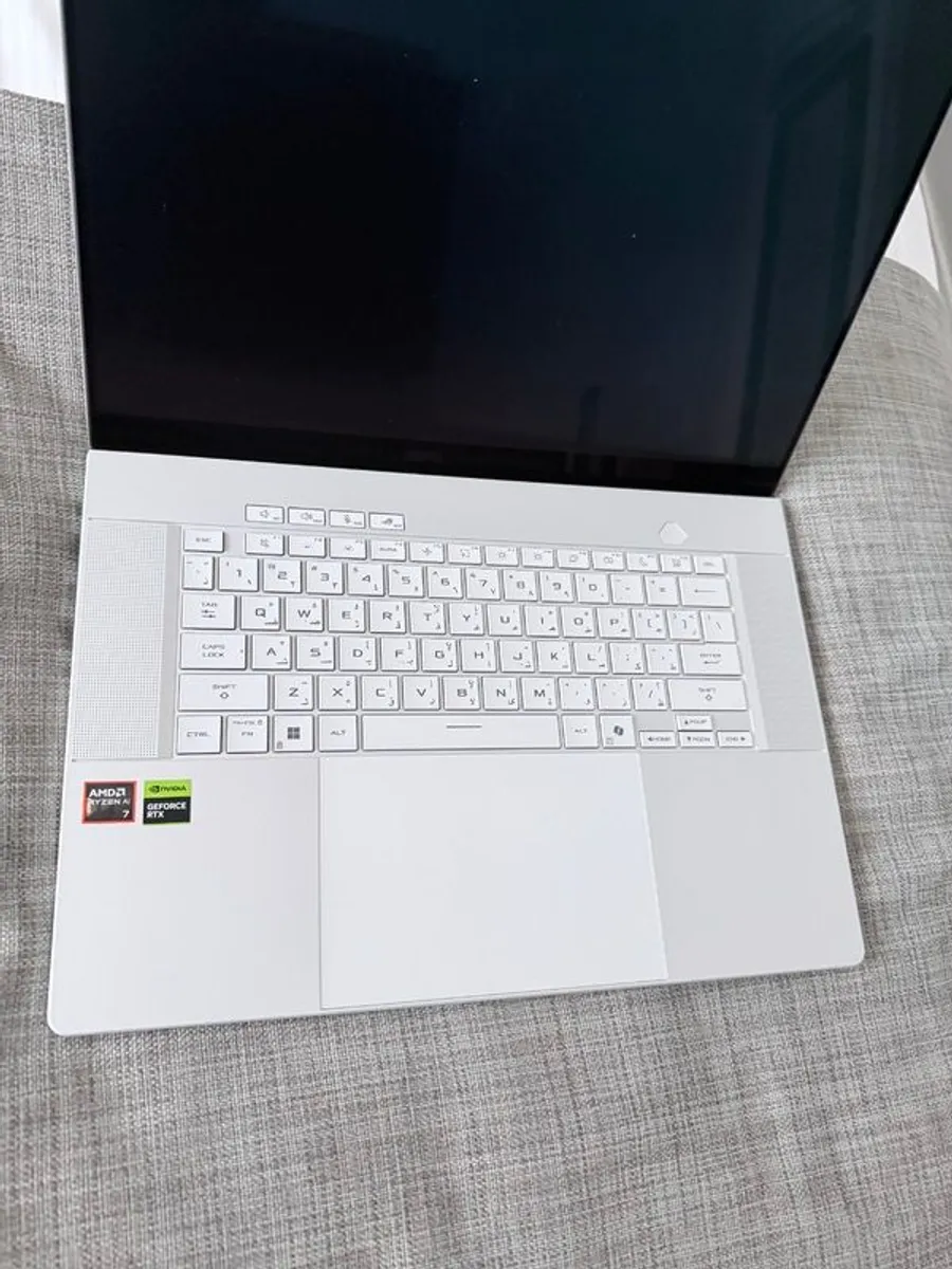 Asus Rog Zephyrus G16 - 32gb Ram / 2tb / Rtx5070 - Image 2