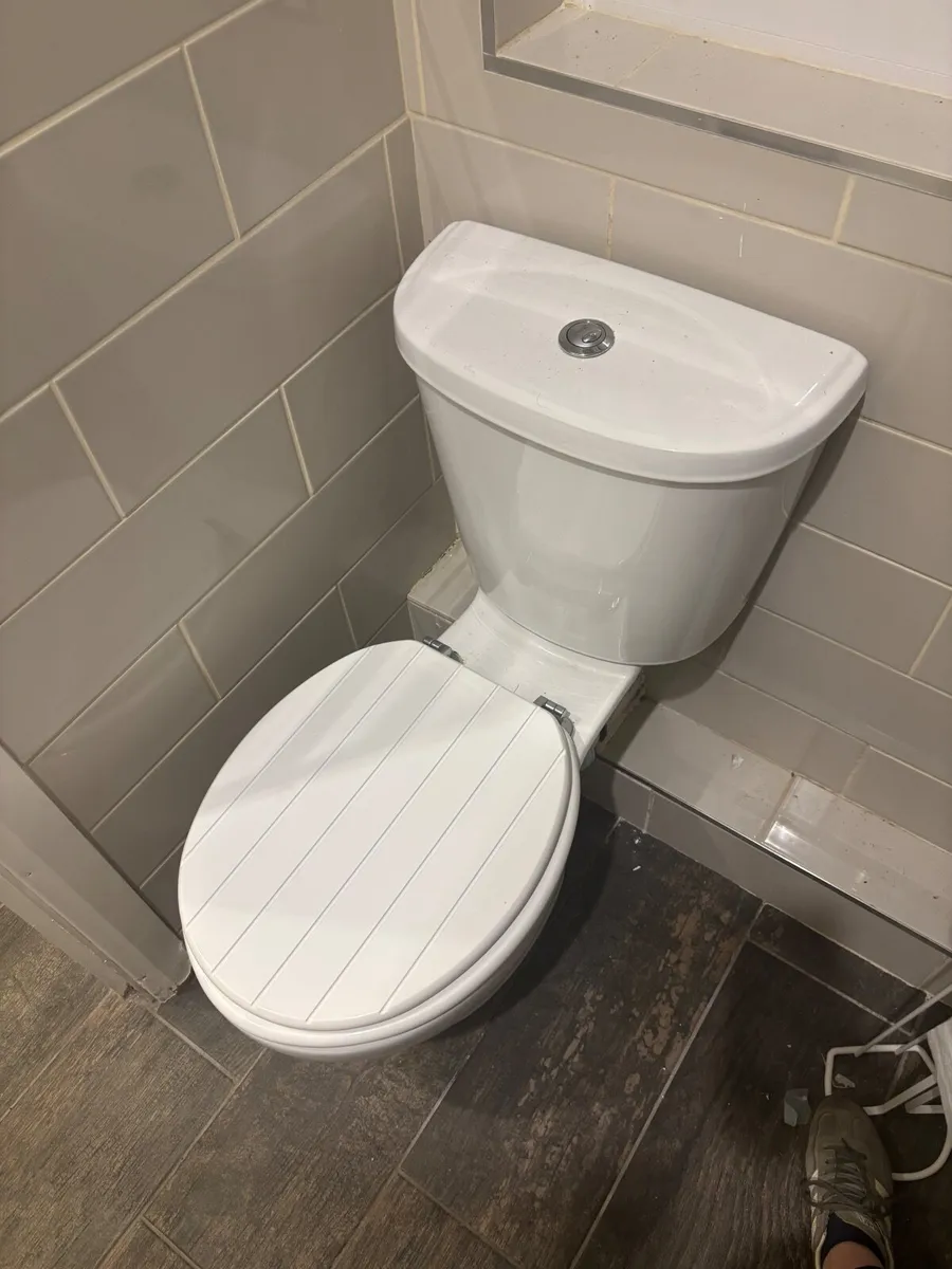 Toilet - Image 2