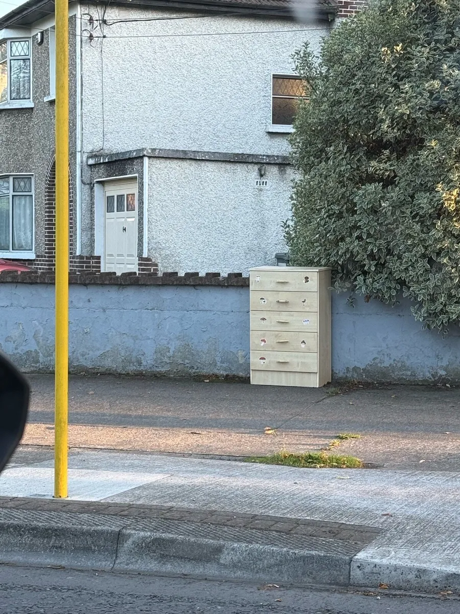 Chest of drawers