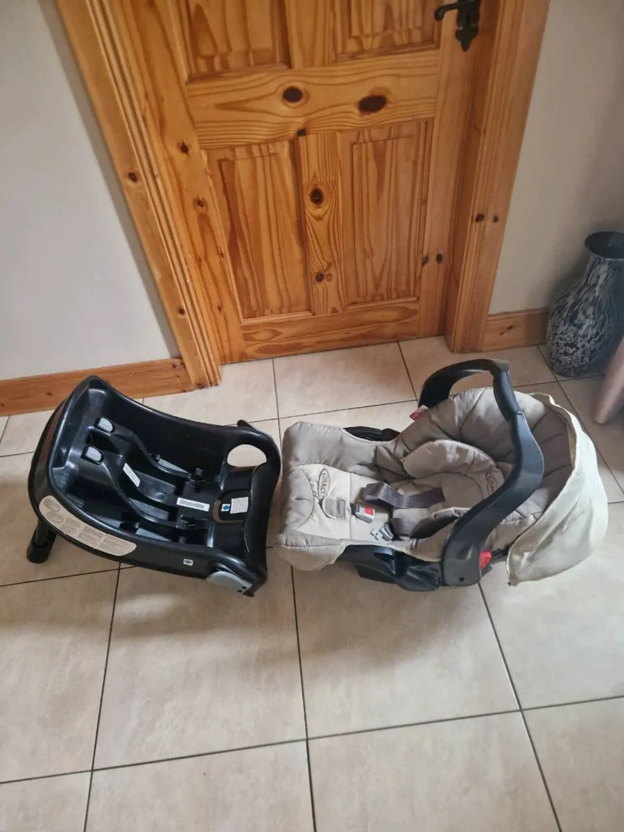 Baby seat - Image 1