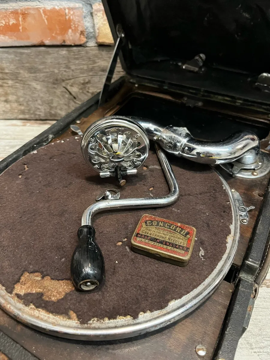 Vintage gramophone - Image 1