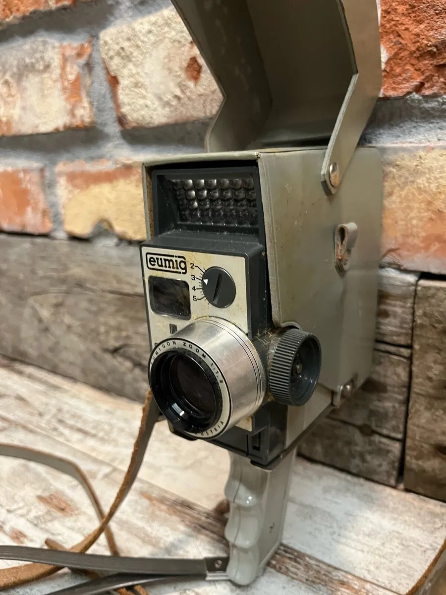 Vintage movie camera - Image 2