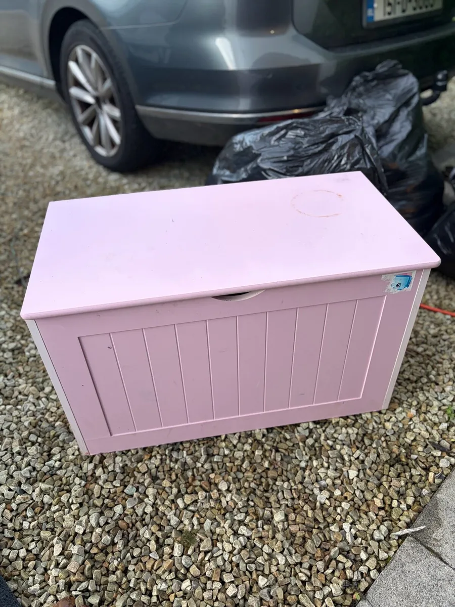 Dressing up box with 17 costumes - Image 2