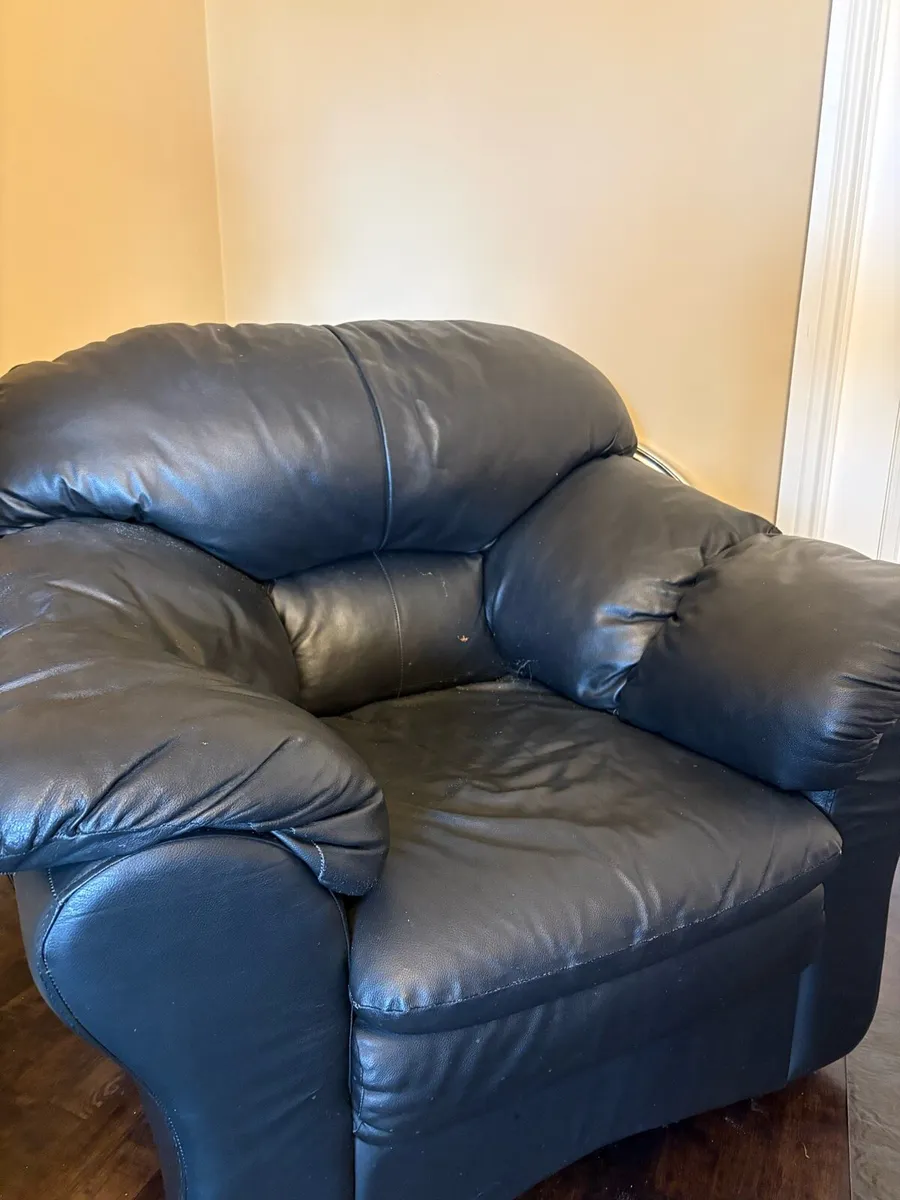 Leather couch set - Image 2