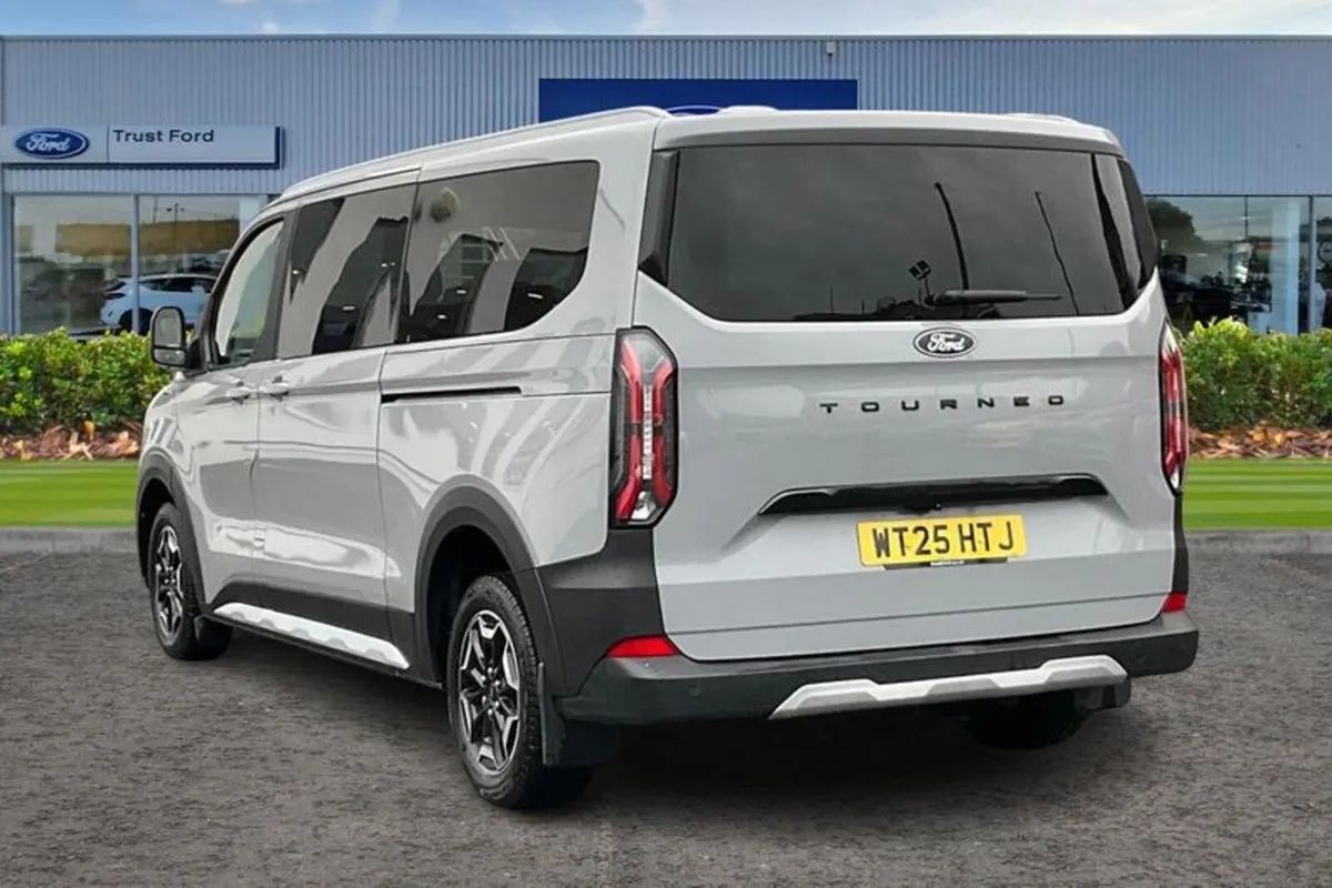 Ford Tourneo Custom 320 L2  FWD 2.0 EcoBlue 170ps - Image 2