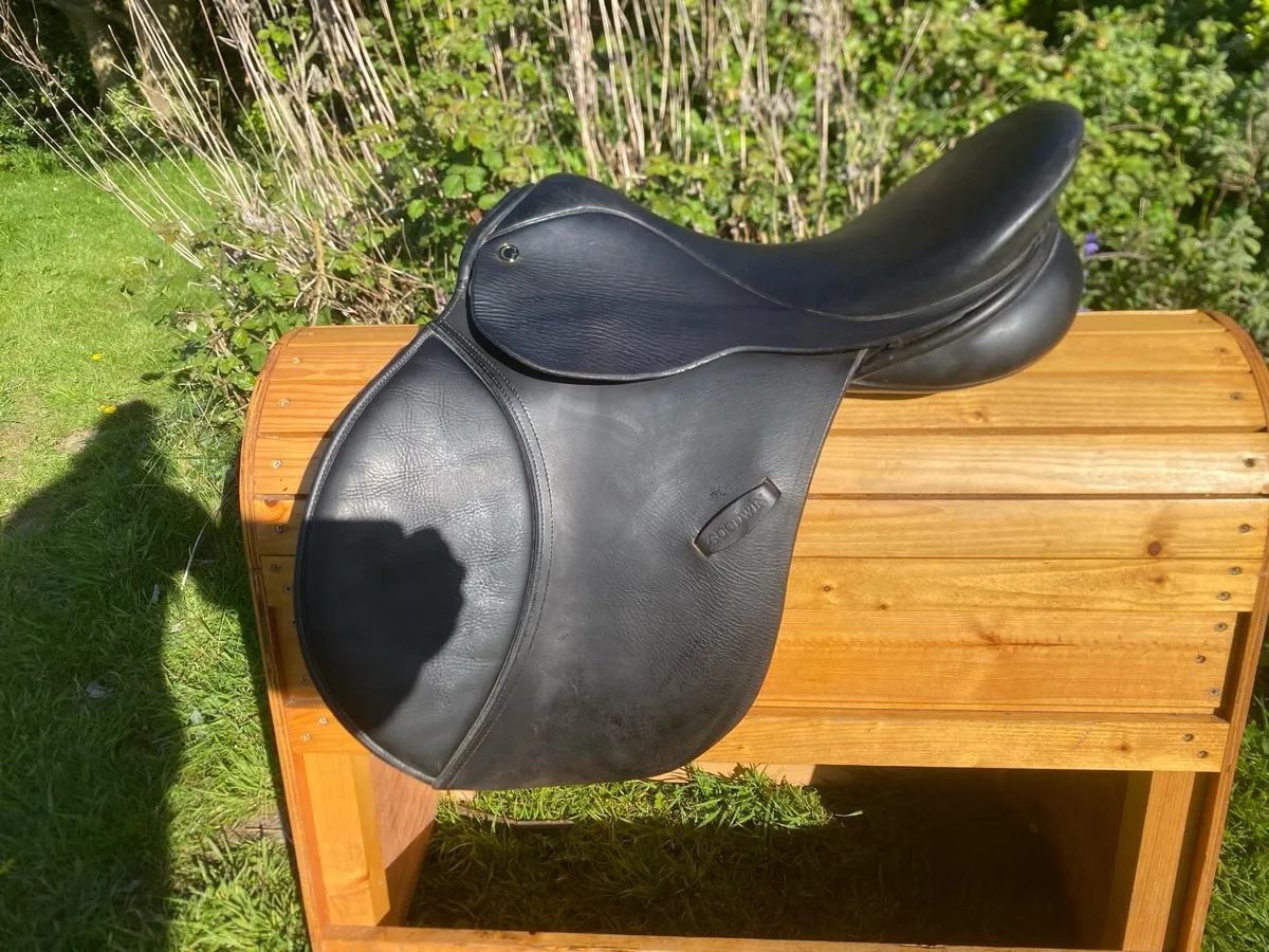 Goodwin black wide Leather saddle - Image 2