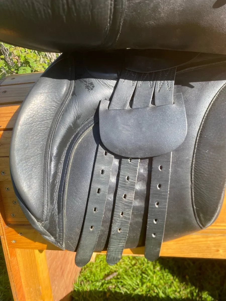 Goodwin black wide Leather saddle - Image 4