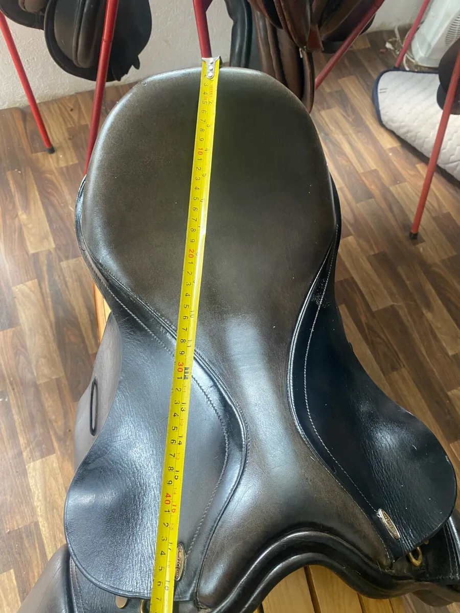 Santa Cruz wide black Leather saddle - Image 2