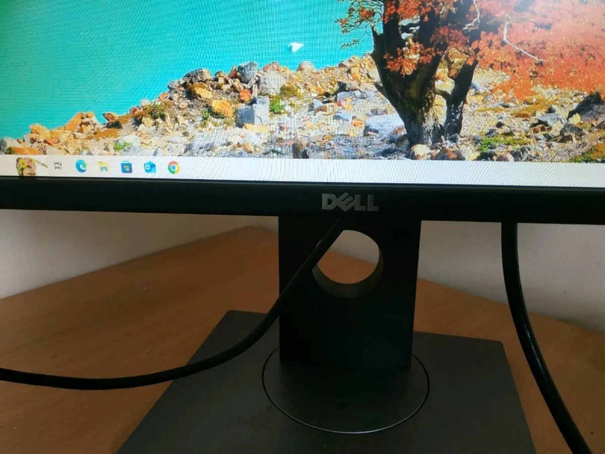 Dell monitor excellent condition - Image 1