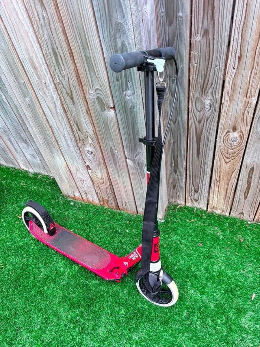 ONE OXELO MID 9 Scooter, Red, Very Good Condition - Image 2