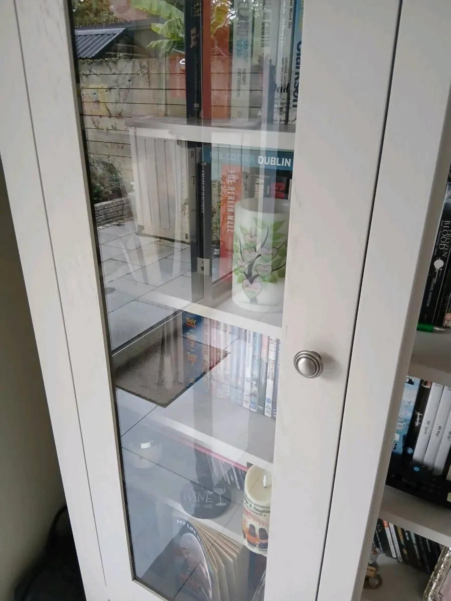 Cabinet - Image 1