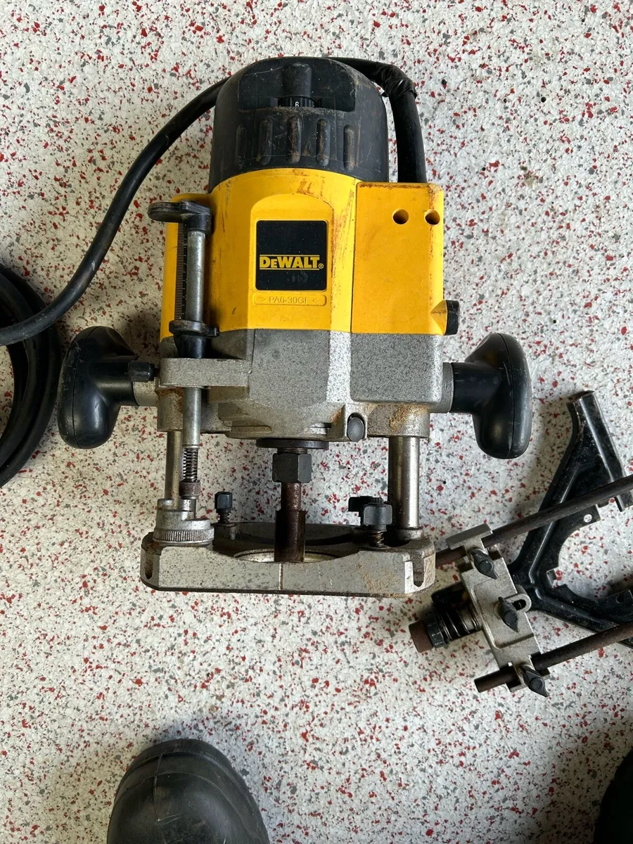 Dewalt 1/2” router 110V - Image 1