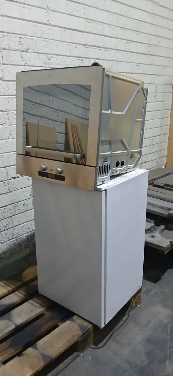 Fridge and cooker