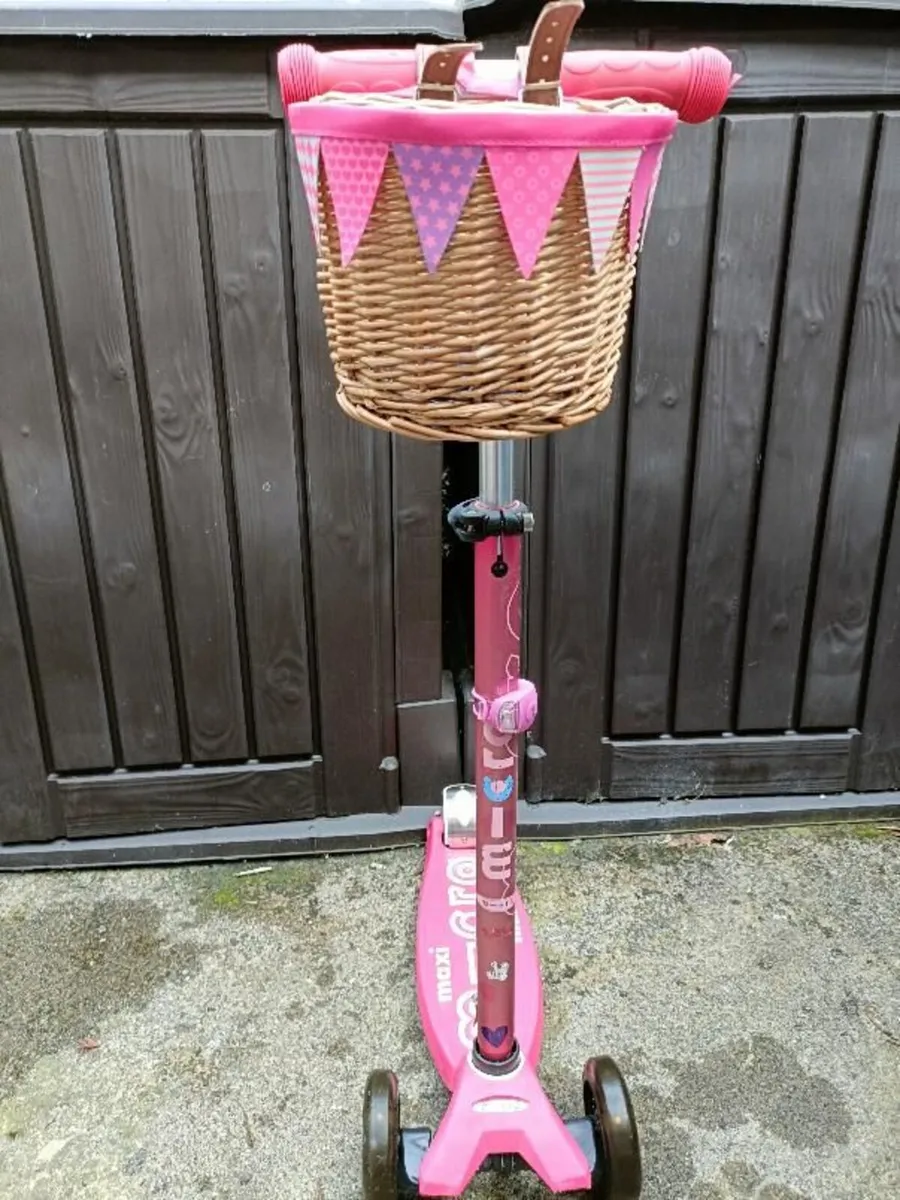 Kids Maxi Micro Scooter LED  wheels & accessories - Image 1