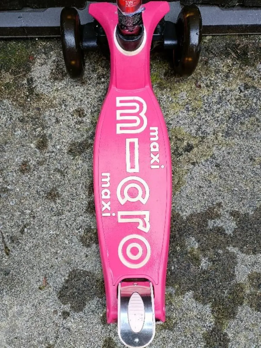 Kids Maxi Micro Scooter LED  wheels & accessories - Image 2