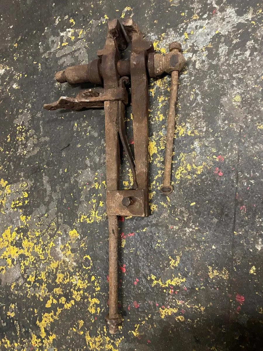 Original antique large blacksmith vice - Image 1