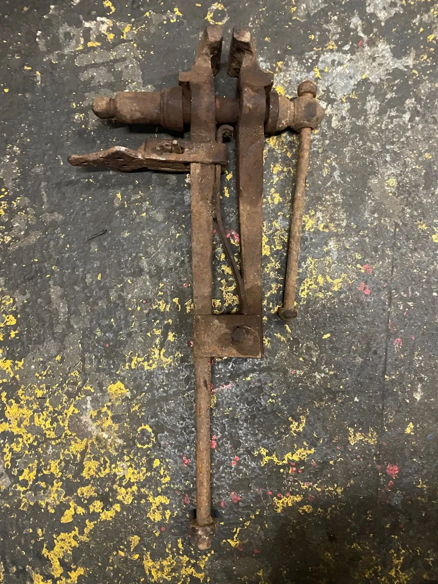 Original antique large blacksmith vice - Image 2