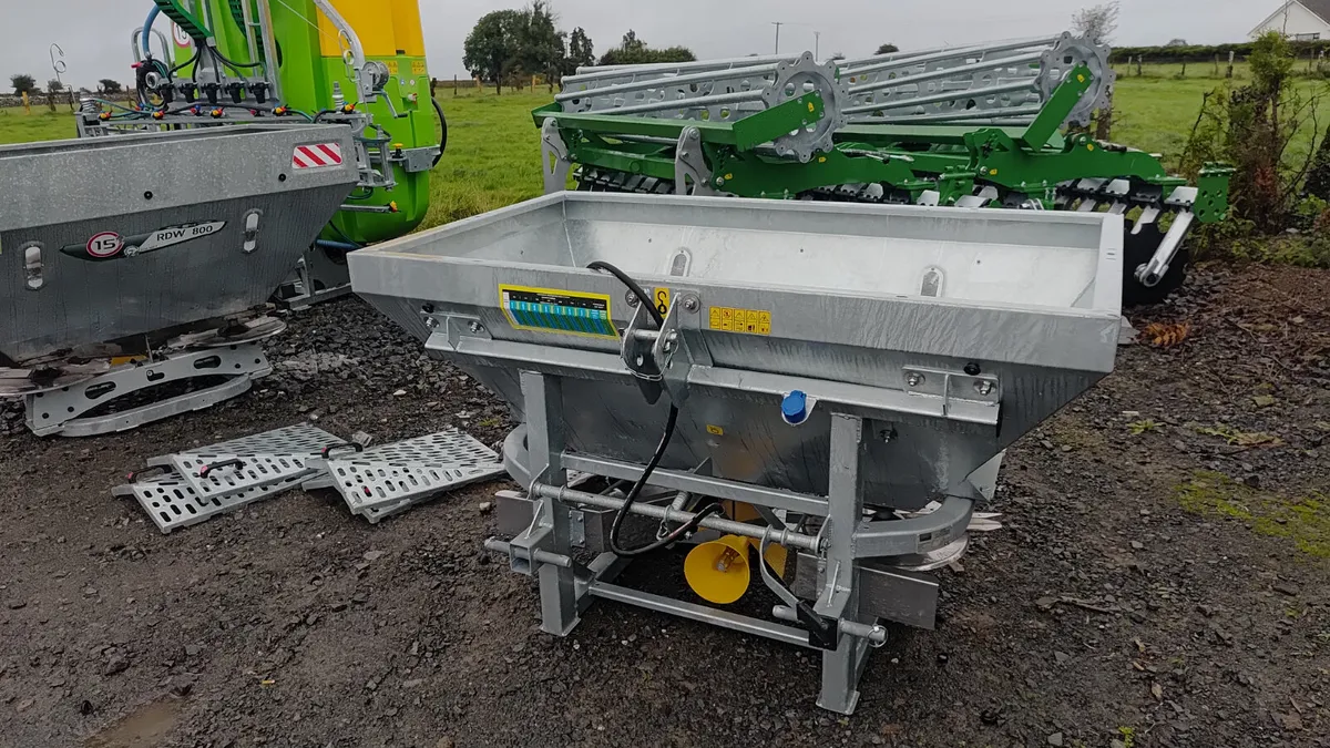 Fertiliser spreader Tolmet - Image 1